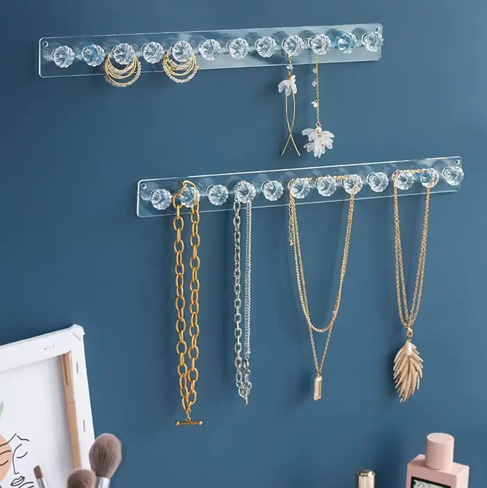 Porte-collier en acrylique avec lumière LED pour rangement mural élégant et organisation de bijoux pour femmes et hommes occasions spéciales