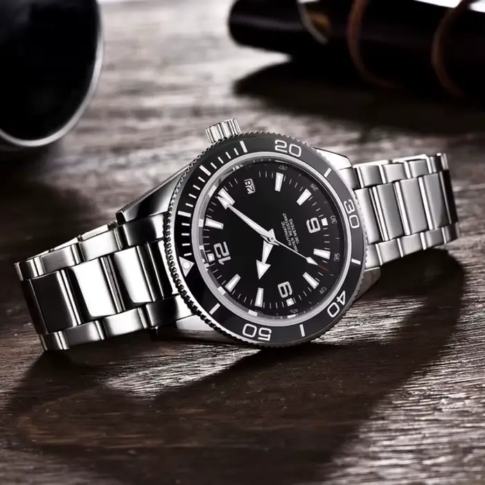 Logo de montre personnalisé pour homme