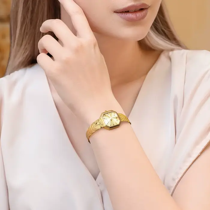 Montre dorée octogonale pour femme