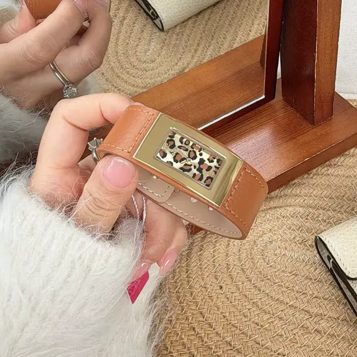 Montre de luxe en cuir de haute qualité pour femmes