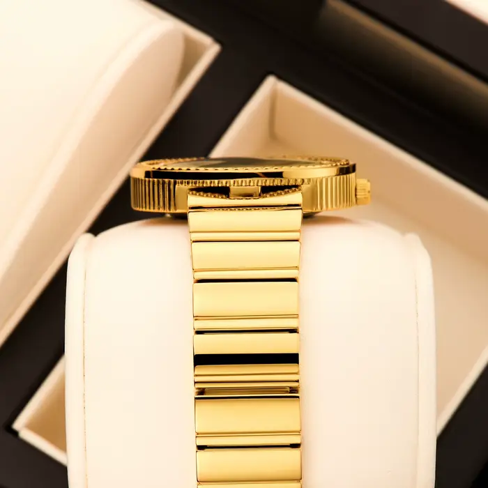 Marques de montres pour femmes : montres-bracelets de luxe serties de diamants