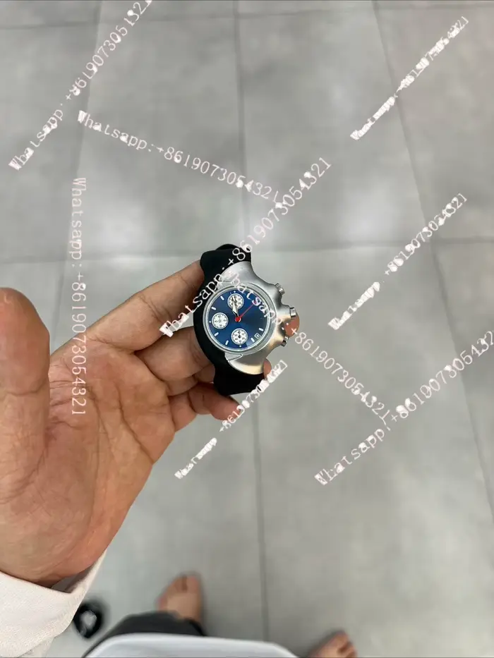 Montre rétro originale en acier inoxydable multifonctionnelle avec design de personnalité pour femmes et hommes pour diverses occasions spéciales