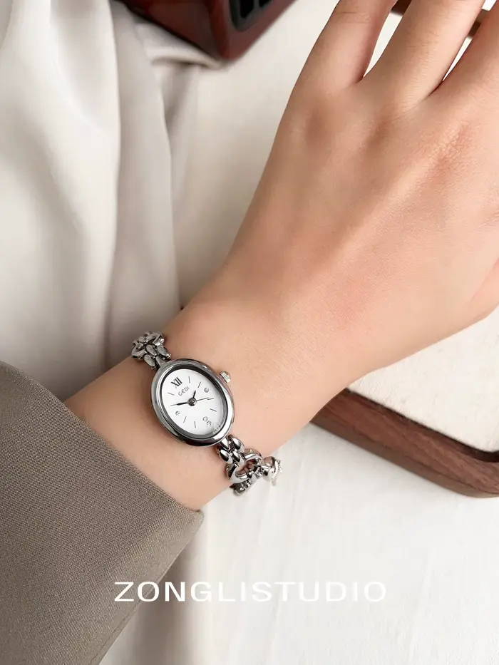 Montre-Bracelet à pendentif exquis pour femmes, mode créative classique, cadran ovale, chaîne, acces