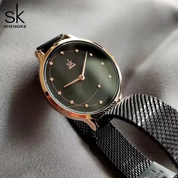 Montre femme quartz élégante résistante à l'eau et aux chocs pour toutes occasions cadeau style fashion et casual