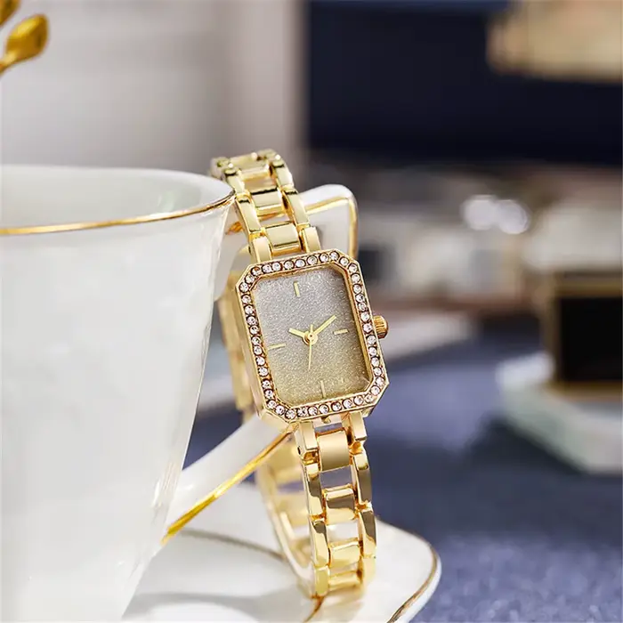 Luxe Montres de marque pour dames Mode Robes Carré Montre à quartz pour femmes en acier inoxydable