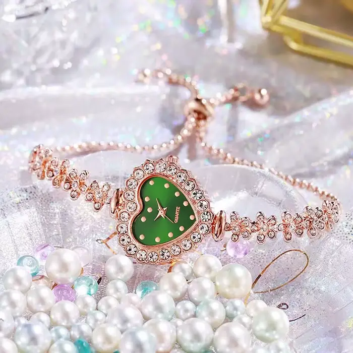 Montre à quartz à cadran en forme de cœur pour femme