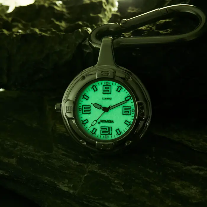 Montre rétro lumineuse homme acier inoxydable pour randonnée escalade sports plein air voyages