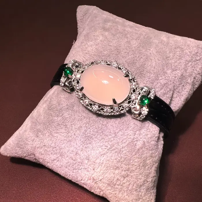 Bracelet rétro en cuir plaqué or et diamant incrusté de calcédoine, accessoire élégant de Style Vint