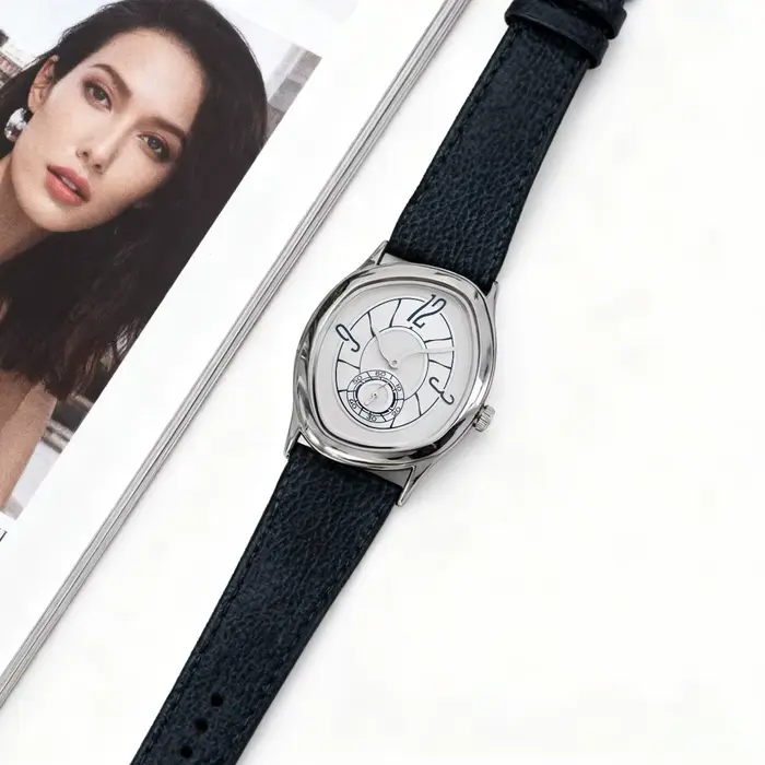 Nouvelle montre torsadée effet fondant pour hommes et femmes