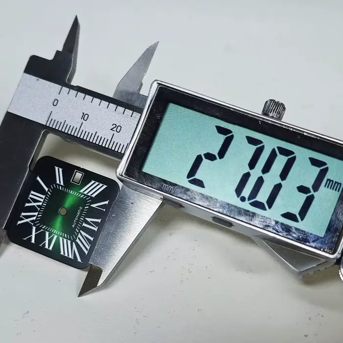 Montre à cadran carré de 27 mm avec chiffres romains