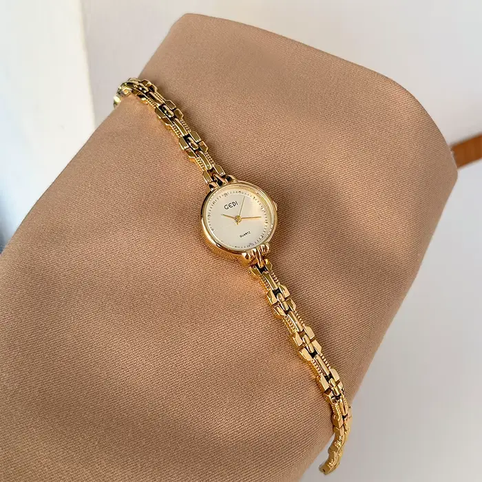 Montre GEDI Or Élégante 2026 pour Femme Style Vintage Bracelet Métal Quartz Occasions Spéciales