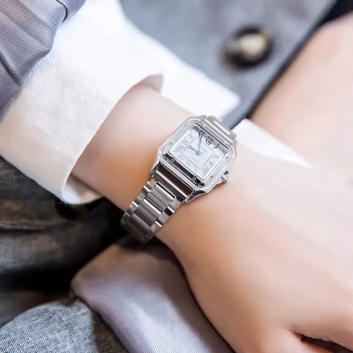 Petite montre carrée de luxe légère pour femme