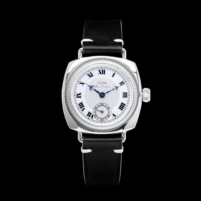 [T002] La montre THORN paga l'hommage à la montre antique en forme d'oreiller de style huître classi