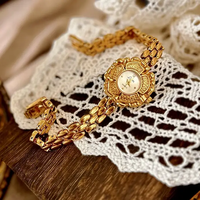 1 pièce de nouvelle montre à quartz pour femme à petit cadran en or camélia rétro français, à la mod