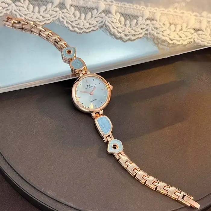 Montre-bracelet vintage irrégulière élégante de luxe pour femme