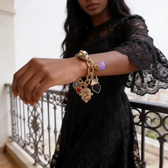 Bracelet à breloques dorées