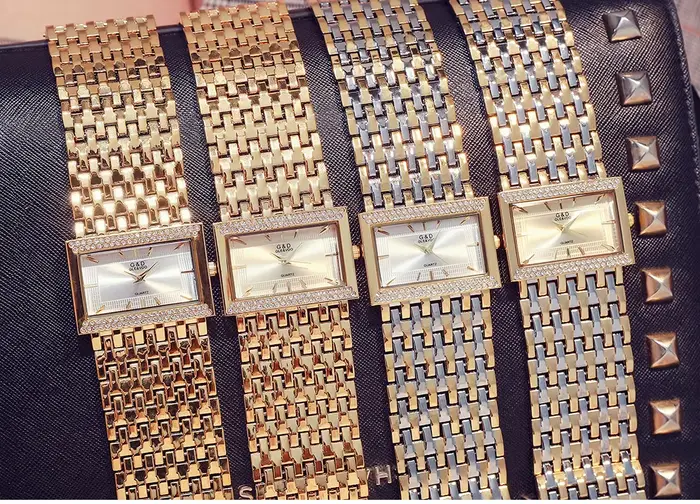 Montre rectangulaire G&D en acier inoxydable avec mouvement à quartz pour femmes occasions spéciales
