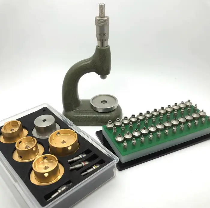 Outil multifonctionnel de réparation de montre avec vis micrométrique pour horlogers et amateurs de montres démontage et assemblage occasions professionnelles et personnelles