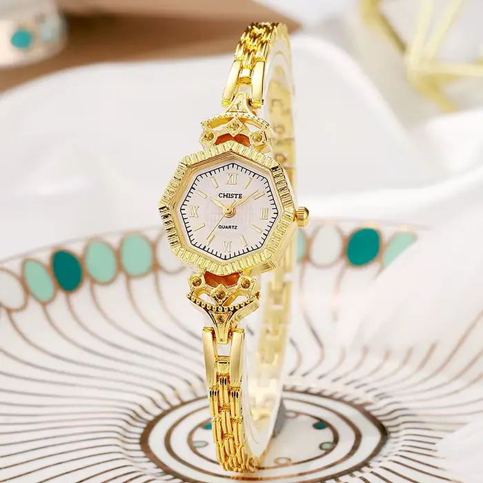 Montre magnétique pour femme, montre à quartz haut de gamme au design unique et élégant