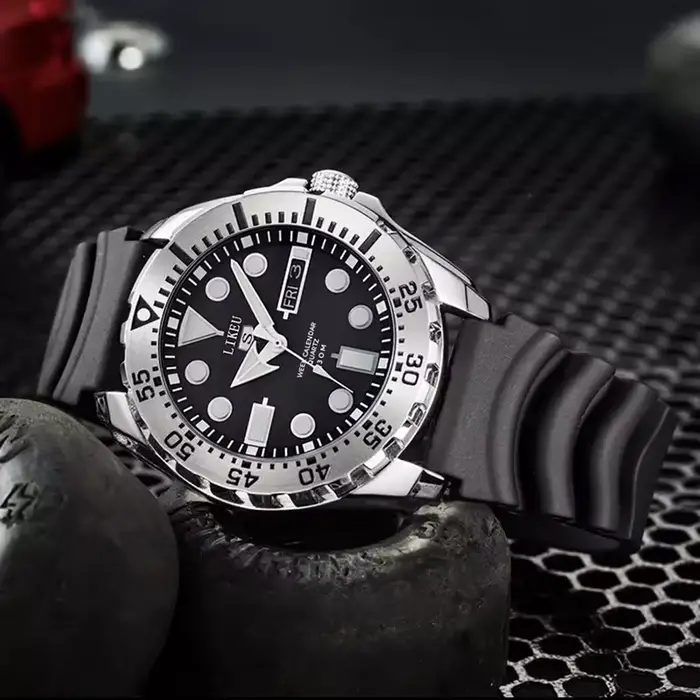Montre de plongée classique à quartz – Lumineuse