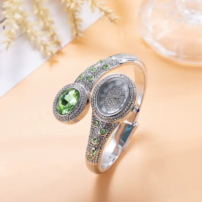 Montre bracelet en forme de serpent