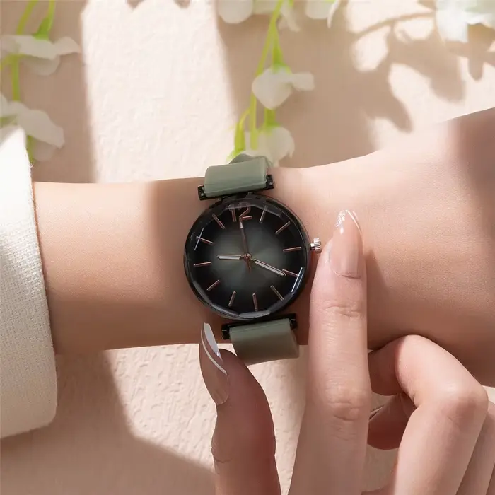 Montre Femme Élégante Vert Dégradé Boîtier Noir Bracelet Silicone Montre à Quartz Occasions Spéciales Femmes Casual Chic