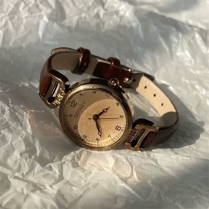 Nouvelle Montre Vintage 2026 pour Femme, Style Britannique de Luxe, Petit Cadran, Montre-Bracelet à 
