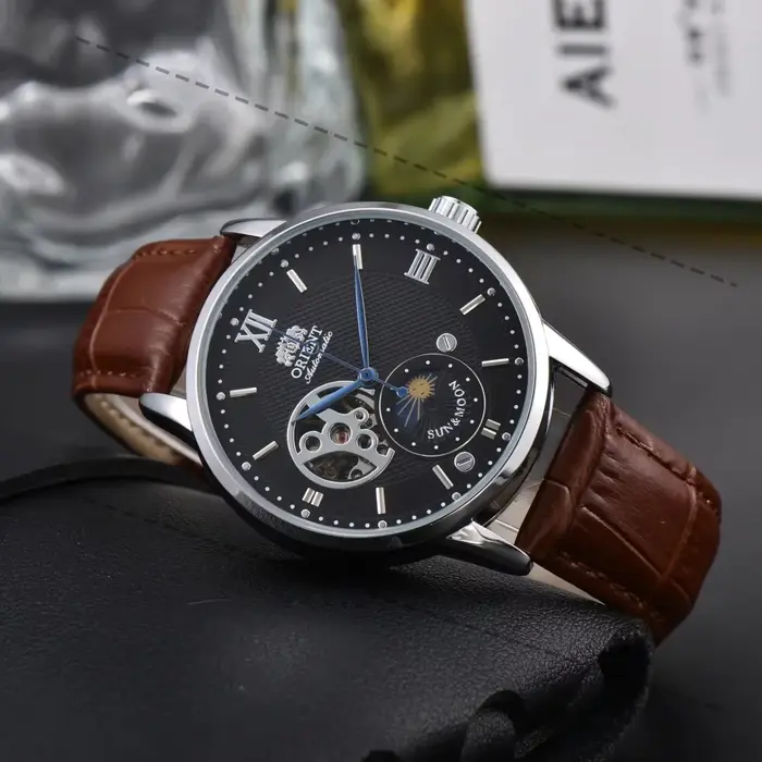 Montre sport mécanique Orient avec soleil, lune et étoiles pour homme, résistance à l'eau, cadran en acier inoxydable, bracelet en cuir, affichage de l'heure mondiale, pour homme élégant et aventureux