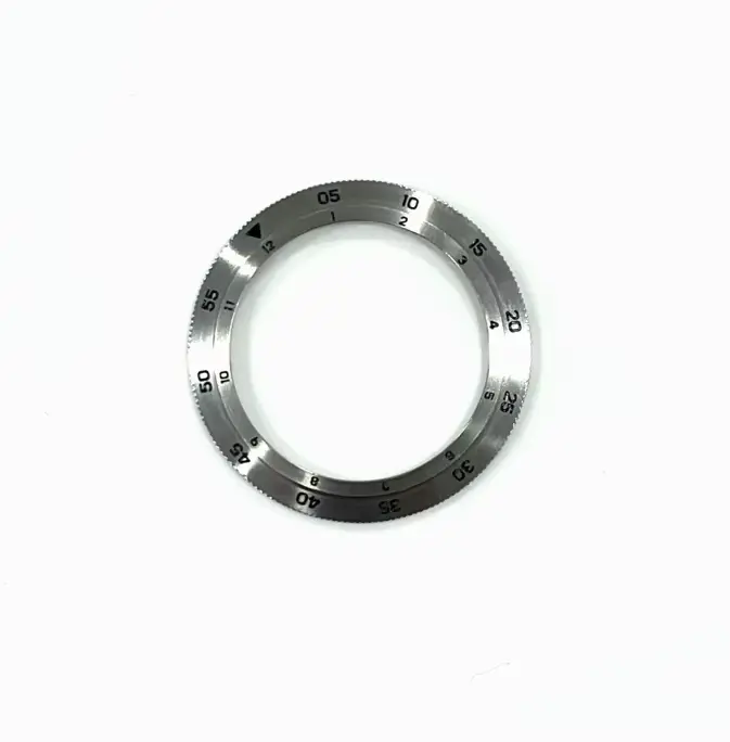 Montre à quartz au design minimaliste