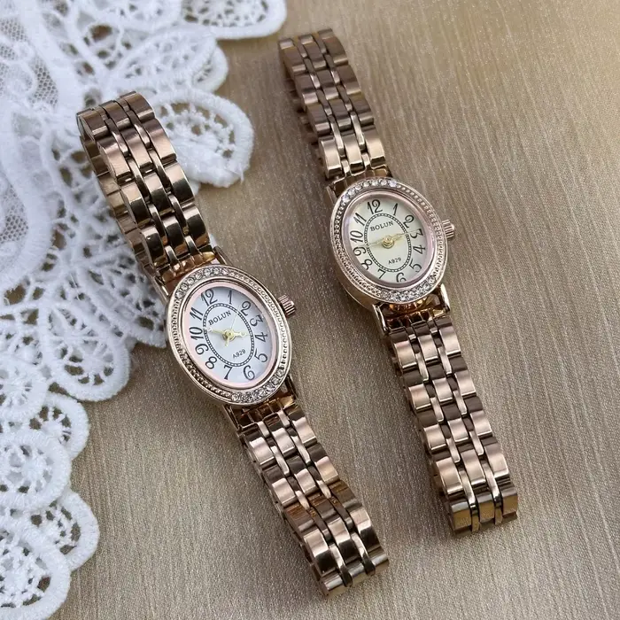 Femmes élégantes diamant ovale montre femme