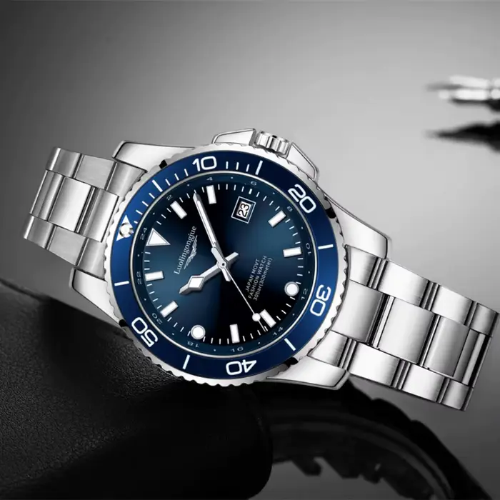 Montre LUOLINGONGJUE en acier inoxydable style business décontracté avec calendrier complet et résistance à l'eau pour homme occasions spéciales