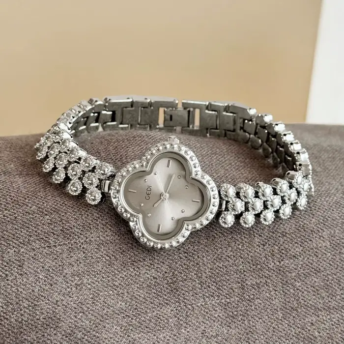 Montre de luxe à la mode pour femmes
