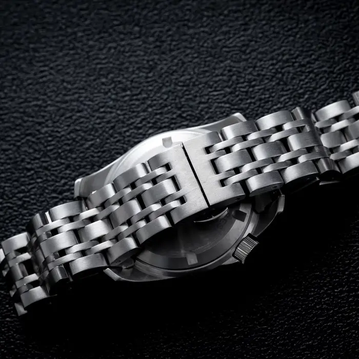 Montres pour hommes en acier inoxydable 316L avec cristal saphir