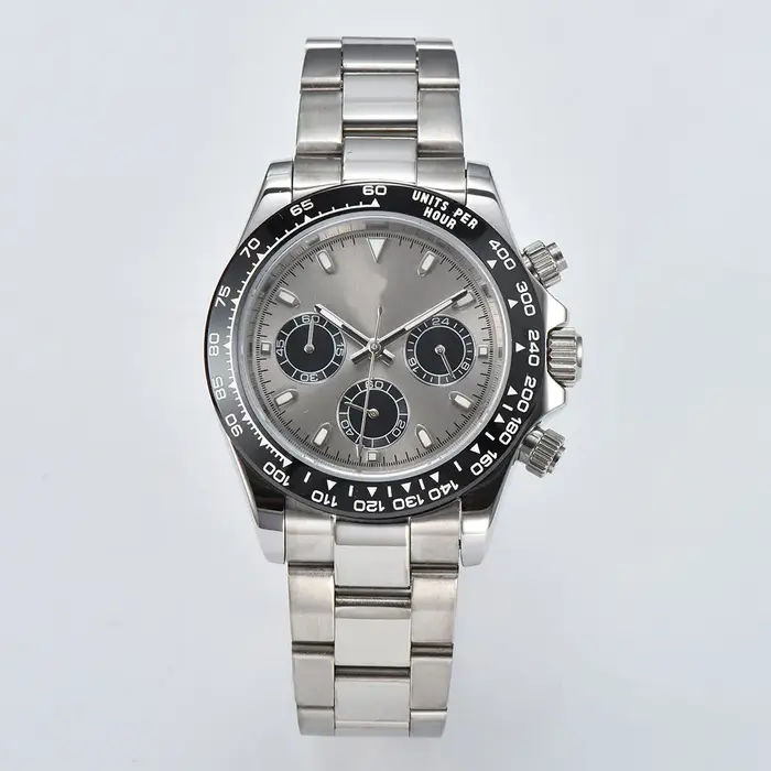 Montre de sport OUMASHI avec cristal saphir et mouvement quartz pour hommes résistante à l'eau pour diverses activités sportives et quotidiennes