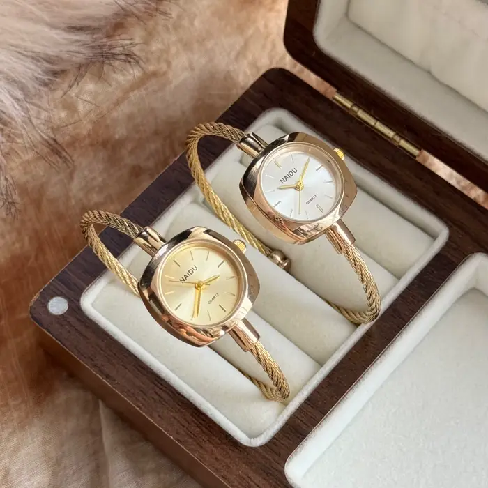 Montre-bracelet élégante pour femme avec bracelet fin doré
