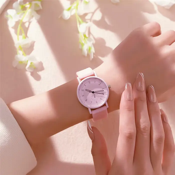 Montre Rose Numérique en Silicone Femme Élégante pour Occasions Spéciales Minimaliste Chic Sportive