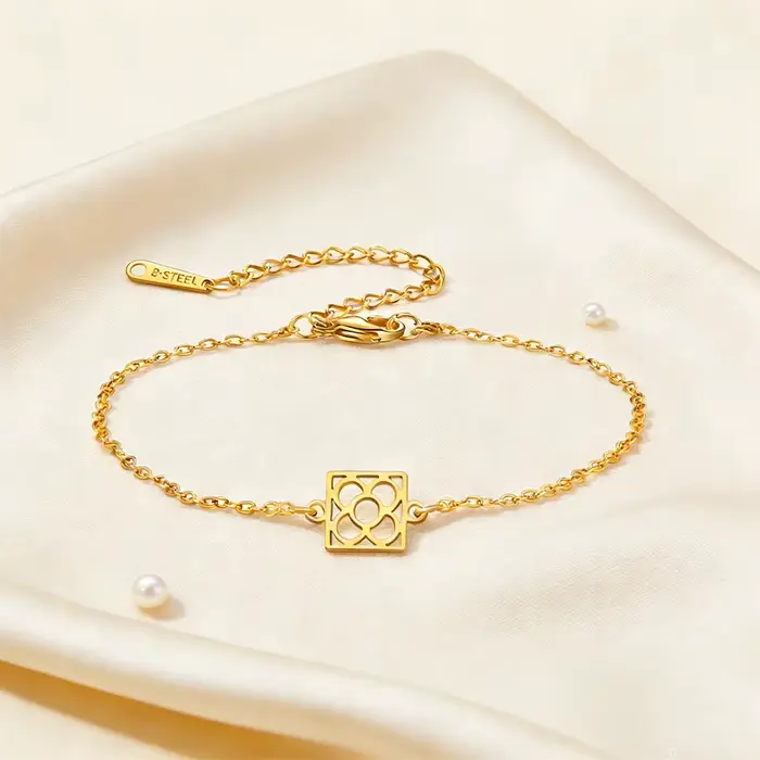 Bracelet fleur HIPEE Barcelone en acier inoxydable plaqué or