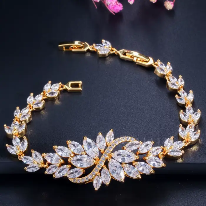 Bracelet de luxe en zircone bleue brillante pour femmes