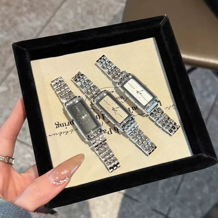Montre rectangulaire en acier inoxydable pour femmes avec mouvement à quartz, résistante à l'eau, idéale pour toutes les occasions et cadeaux spéciaux