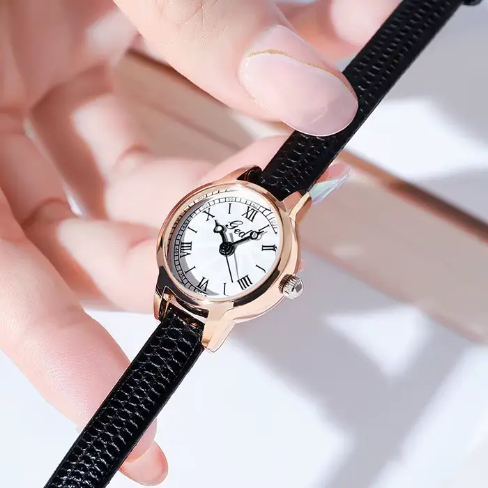 Montre pour femme rétro petite fille étudiant montres Niche haut de gamme bracelet en cuir étanche dames mode Quartz