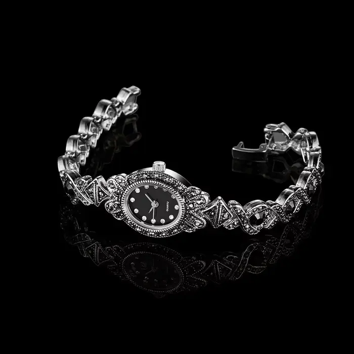 Montre à Quartz Vintage Strass Bracelet Alliage Sculpté Mode Rétro Cadeau Femme Occasions Spéciales