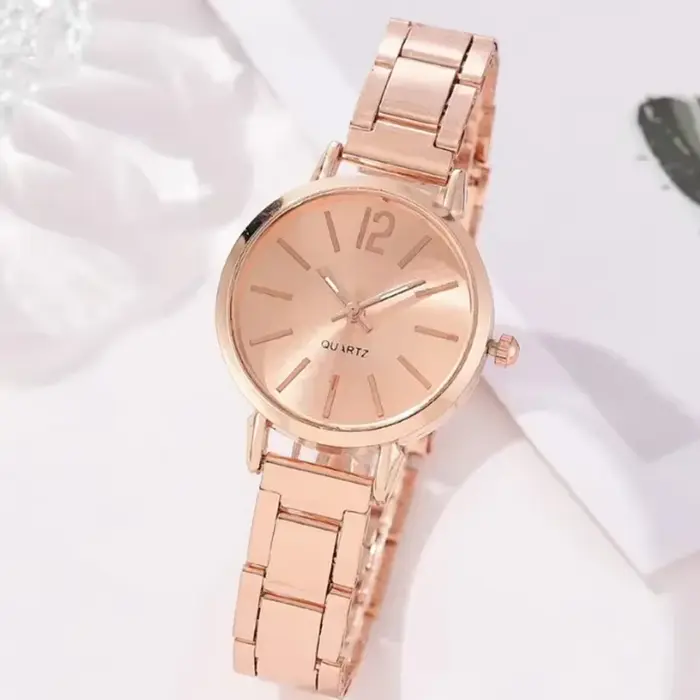 Montre-bracelet quartz analogique pour femme avec bracelet en alliage, design luxueux et finitions soignées pour toutes les occasions élégantes