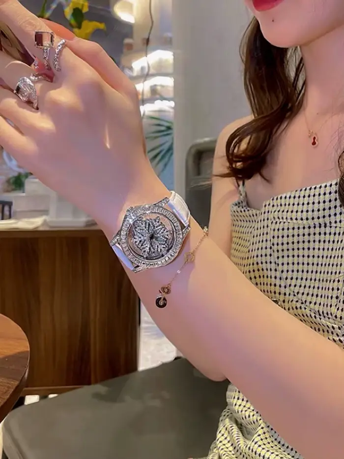 Montre pour femme à la mode monobloc de marque LSVTR