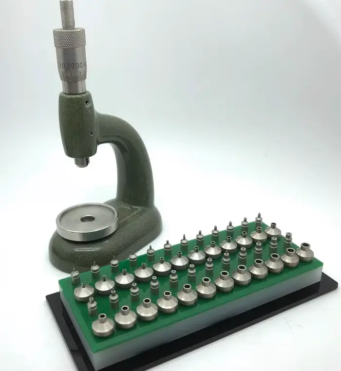 Outil multifonctionnel de réparation de montre avec vis micrométrique pour horlogers et amateurs de montres démontage et assemblage occasions professionnelles et personnelles