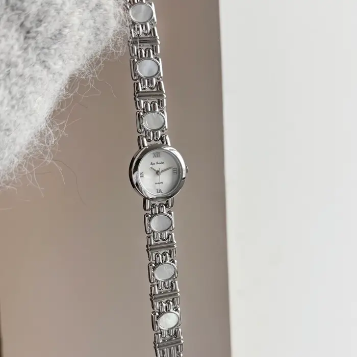 Montres de luxe légères pour femmes Aurora coquille naturelle Bracelet de haute qualité montre-Bracelet à Quartz chiffres romains cadran rond femme montre
