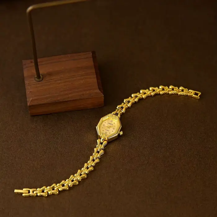 Petite montre vintage en or
