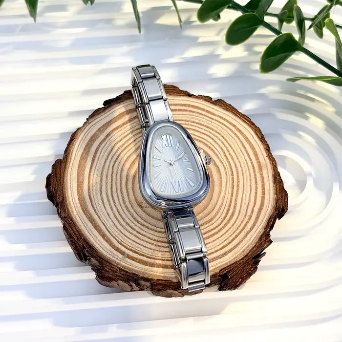 Montre-bracelet pour femme à mouvement à quartz, avec bracelet élastique en forme de serpent et desi
