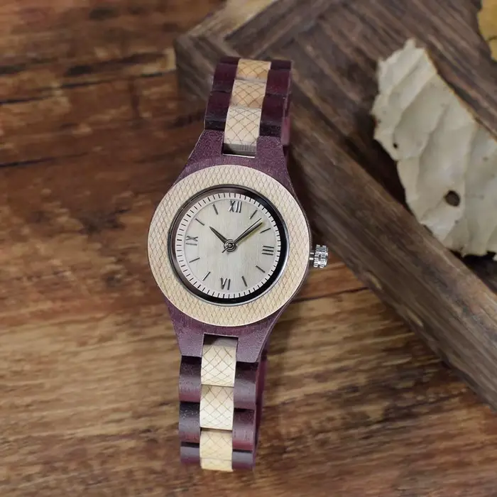 Montre à quartz en bois élégante pour femmes