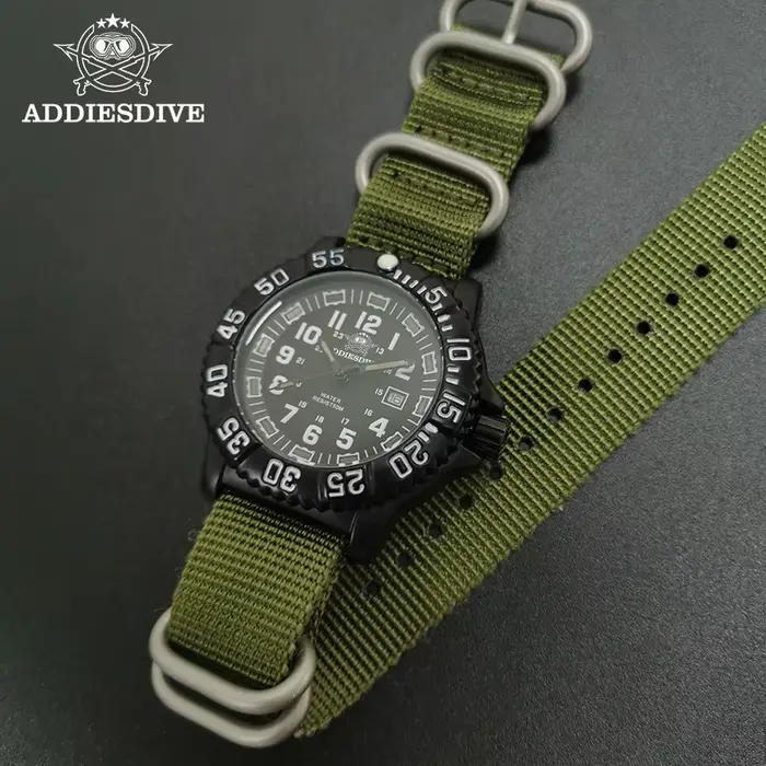 Montre-bracelet à Quartz Seaknight Style Militaire Élégant pour Hommes Occasions Spéciales Robuste et Lumineuse