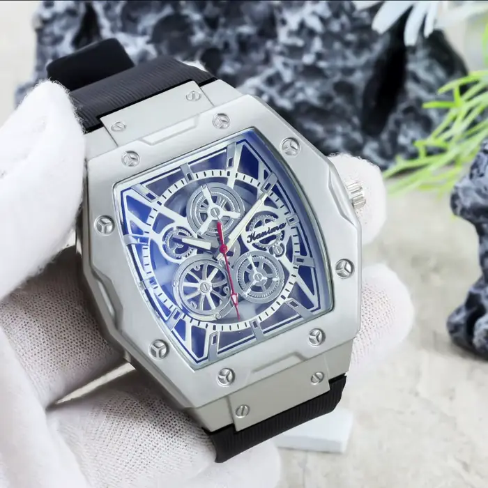 Montre pour homme avec bracelet en silicone ajouré